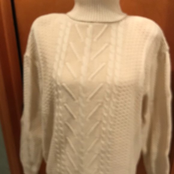 Wainscott Turtleneck woman's sweater - Picture 3 of 8